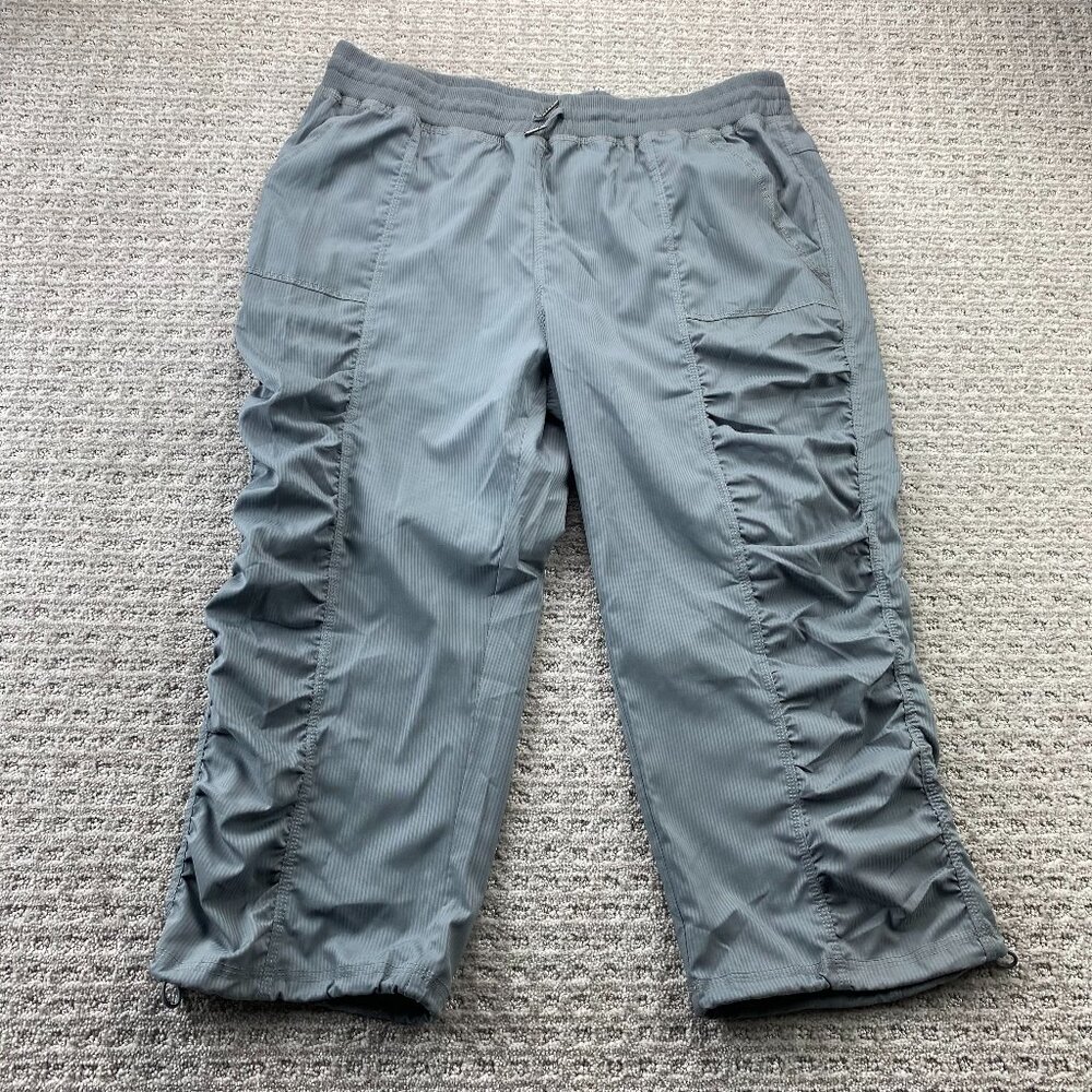 Warehouse One Short Pants Women Size Extra Large XL Gray Ruffles Stretch Waist